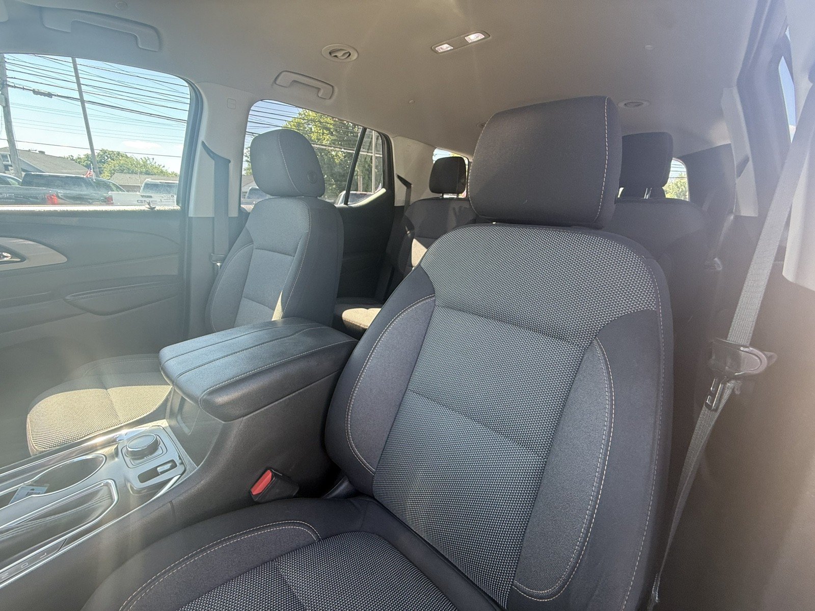 Used 2018 Chevrolet Traverse LT FWD image 9