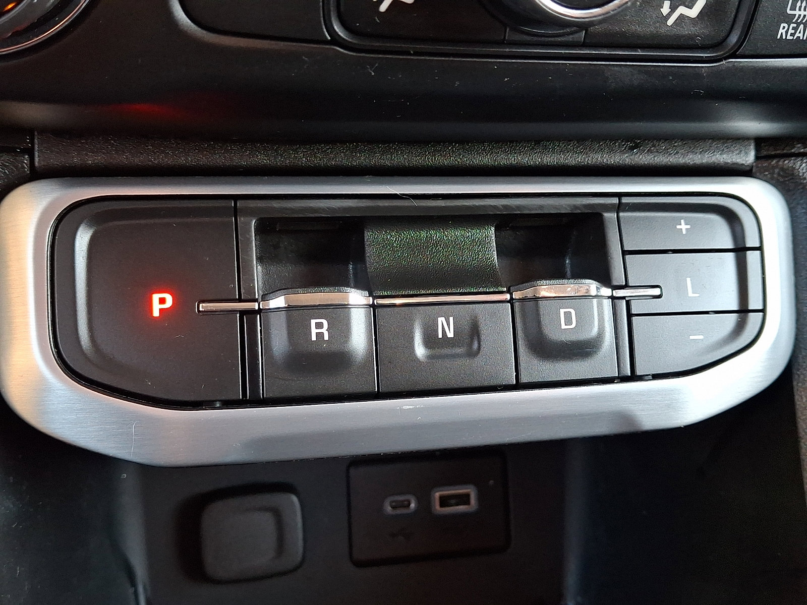 Used 2021 GMC Acadia SLE w/ Driver Convenience Package image 16