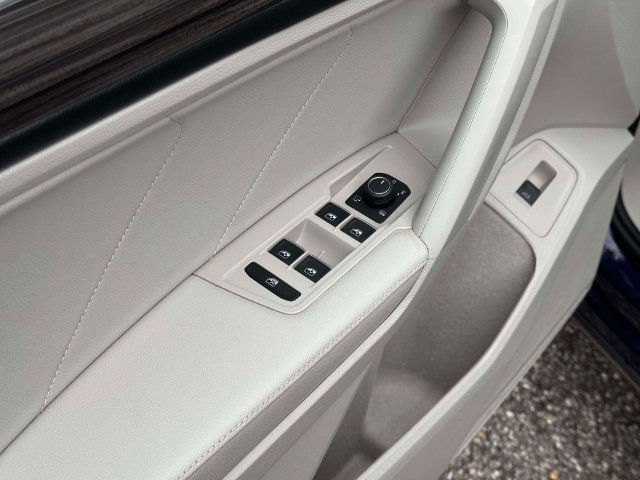 Certified 2023 Volkswagen Tiguan SEL R-Line AWD/4WD image 17