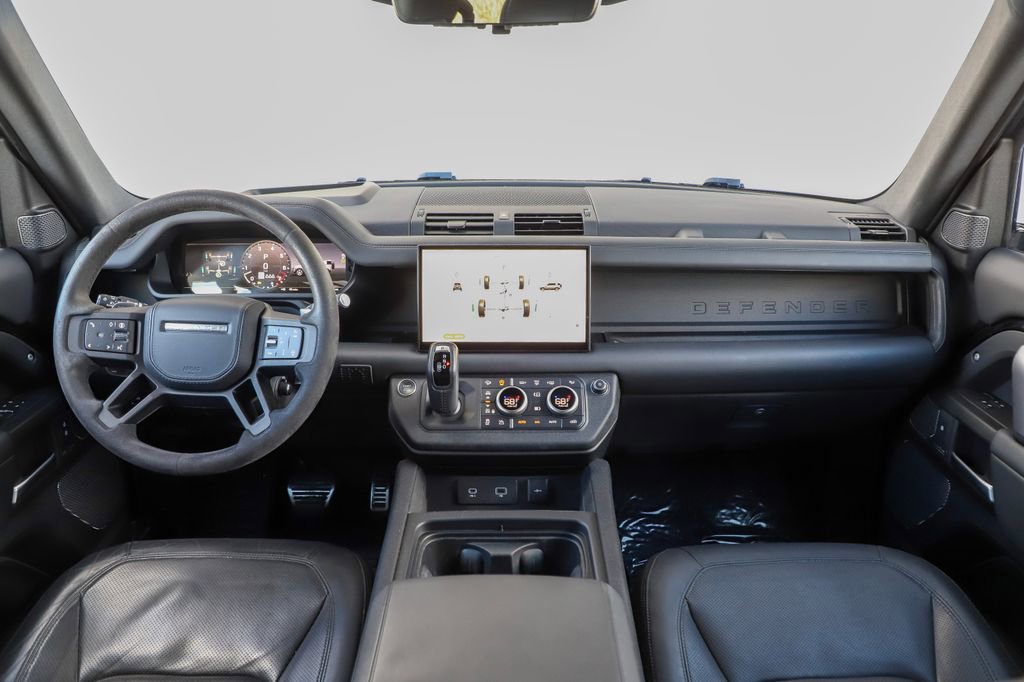 Used 2024 Land Rover Defender 110 V8 AWD/4WD image 2
