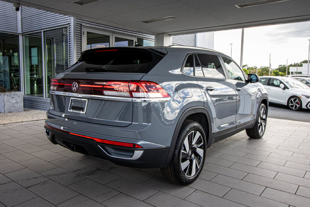New 2026 Volkswagen Atlas Cross Sport SE FWD image 2