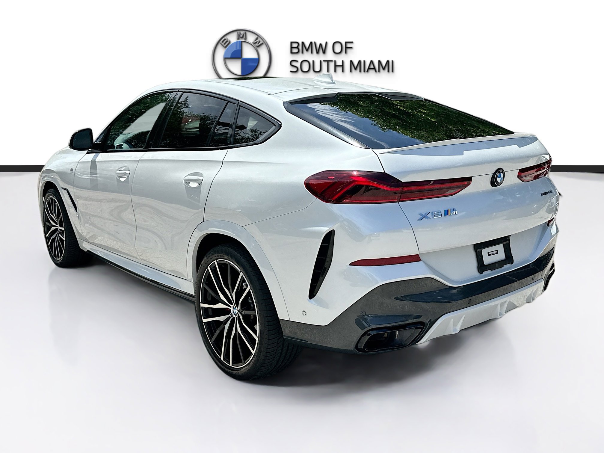 Used 2022 BMW X6 xDrive40i w/ M Sport Package AWD/4WD image 5