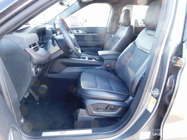 Used 2025 Ford Explorer ST-Line w/ ST-Line Street Pack image 12