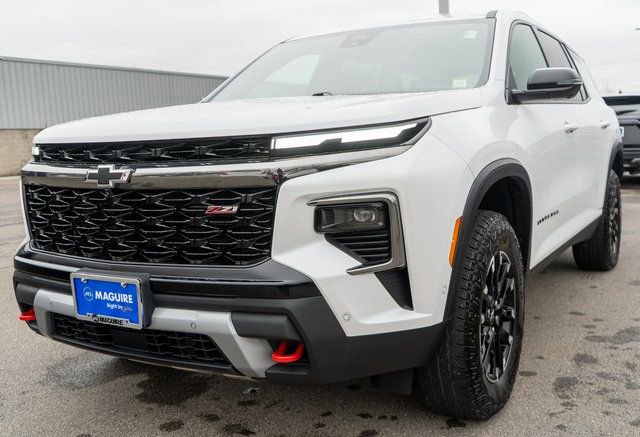 Used 2024 Chevrolet Traverse Z71 w/ Enhanced Driving Package image 2