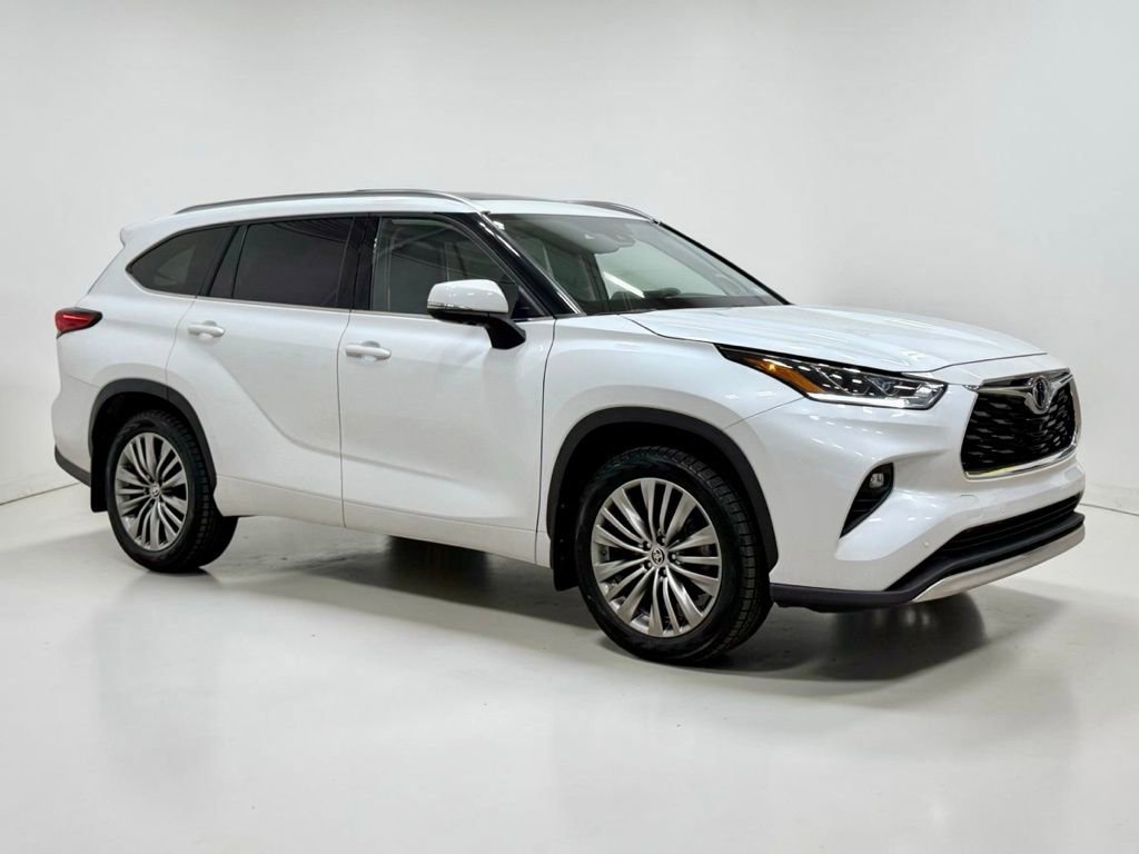 Used 2022 Toyota Highlander Limited image 11