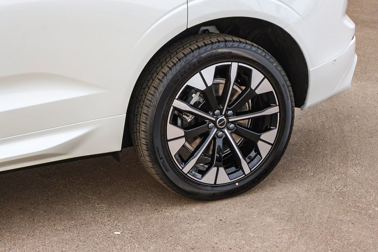 New 2026 Volvo XC60 T8 Plus w/ Climate Package image 10