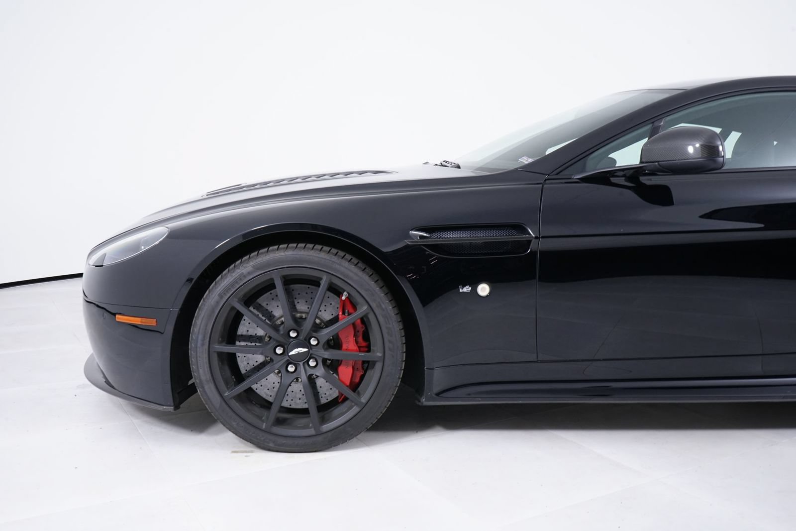 Used 2015 Aston Martin V12 Vantage S RWD image 11