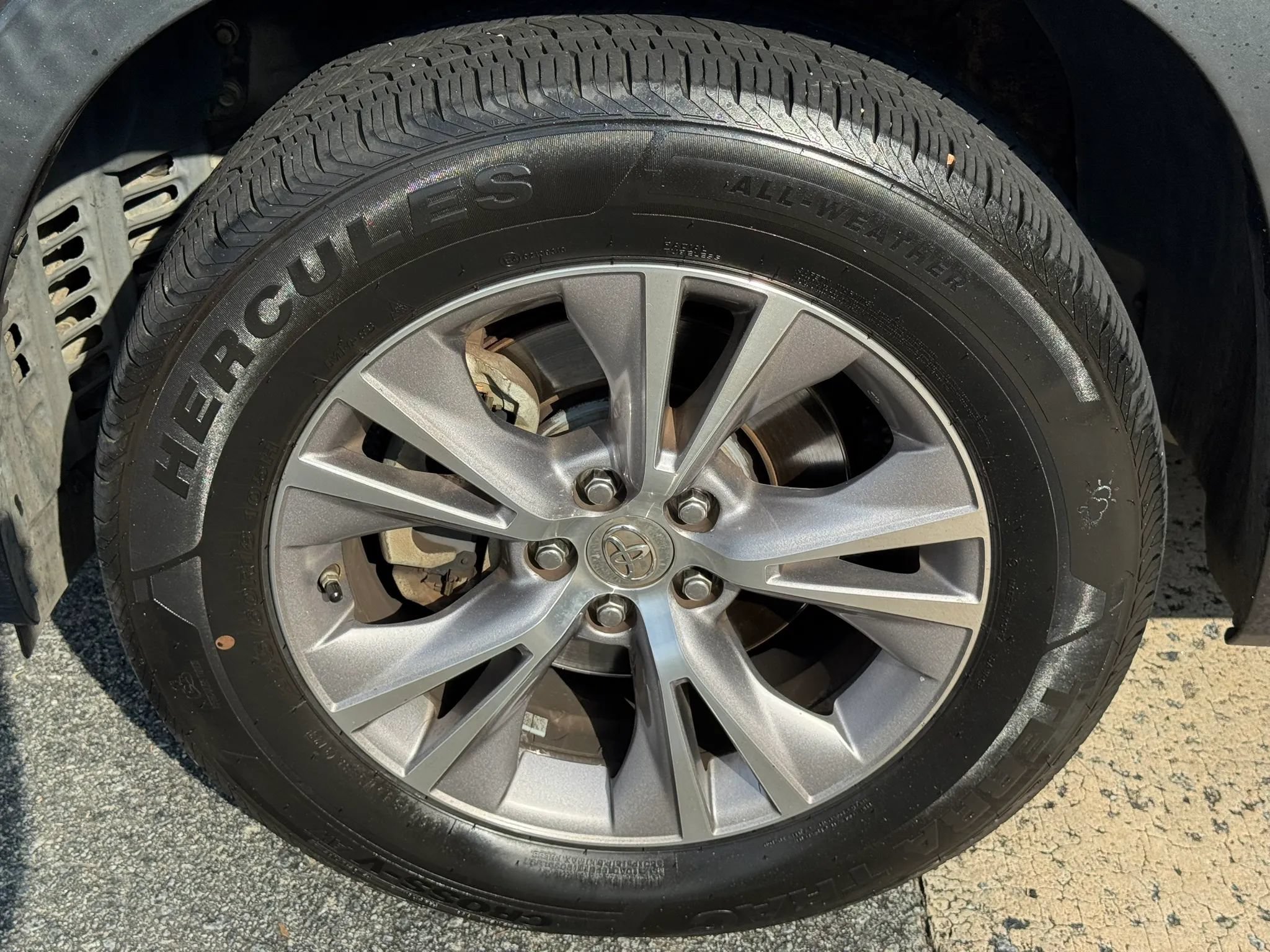 Used 2014 Toyota Highlander XLE FWD image 38
