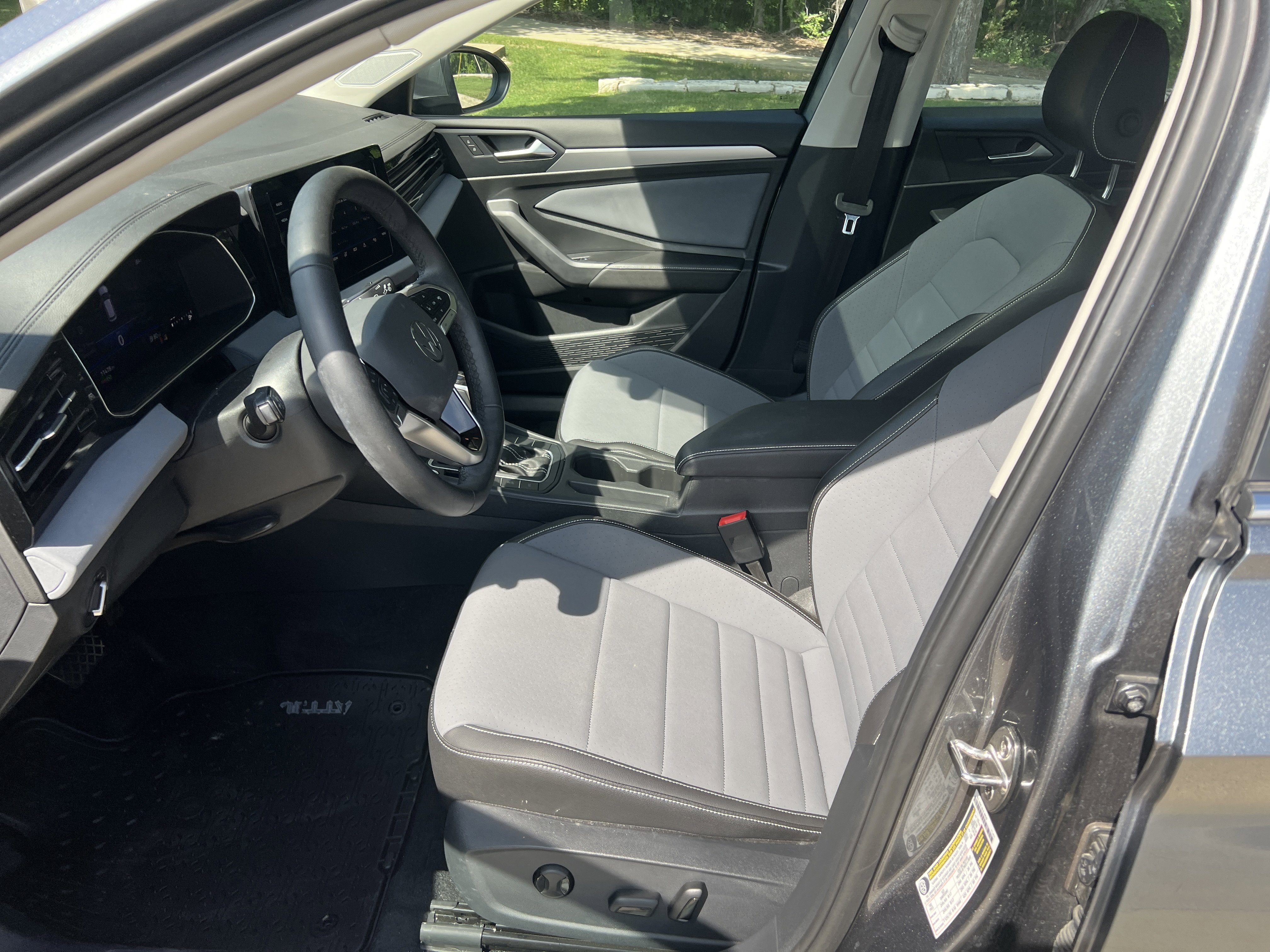 Used 2025 Volkswagen Jetta SE w/ Sunroof Package FWD image 15