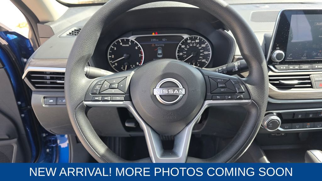 Used 2025 Nissan Altima 2.5 SV image 14