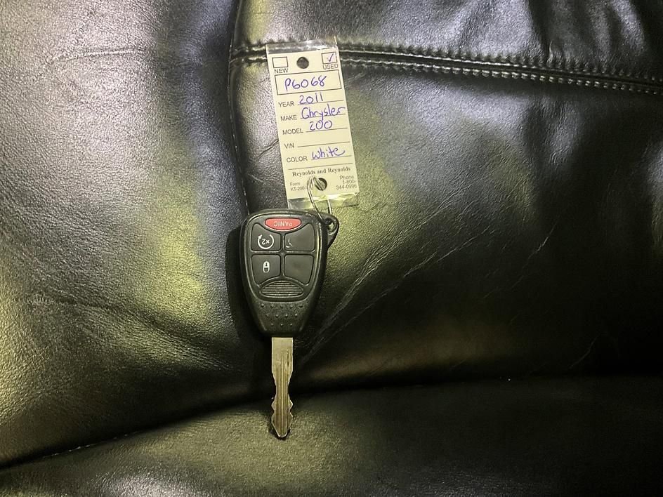 Used 2011 Chrysler 200 Limited FWD image 29