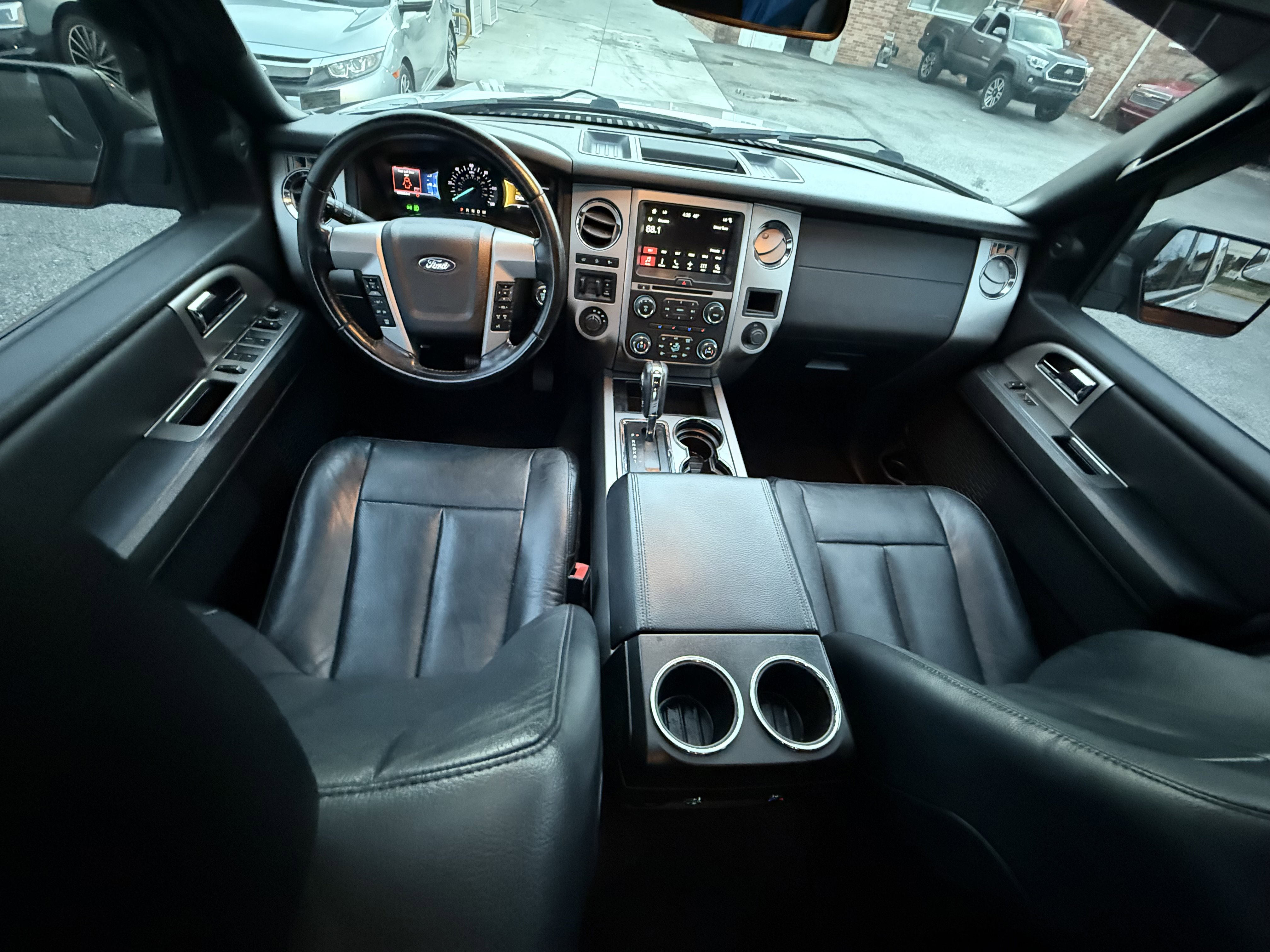 Used 2017 Ford Expedition Limited w/ Equipment Group 301A AWD/4WD image 3