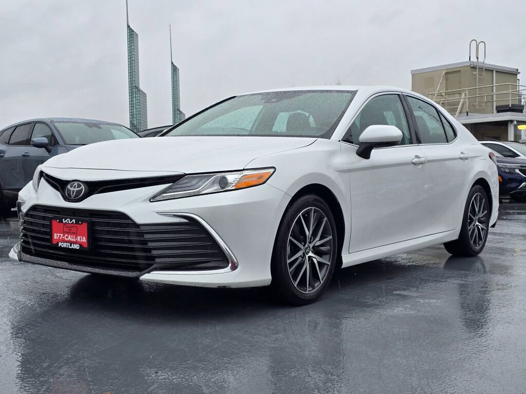 Used 2024 Toyota Camry XLE FWD image 7