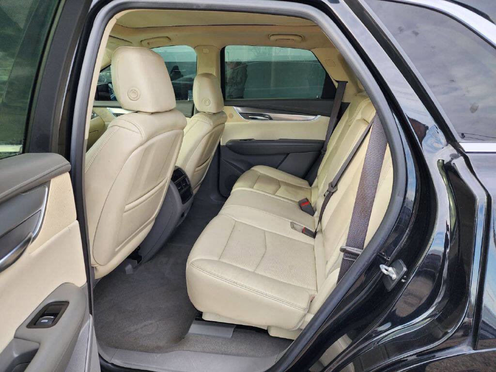 Used 2017 Cadillac XT5 Luxury w/ Driver Awareness Package FWD image 11