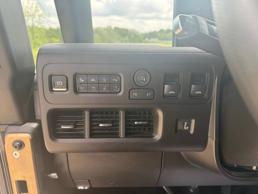 Used 2024 Chevrolet Brightdrop 600 w/ Commercial Equipment Package AWD/4WD image 24