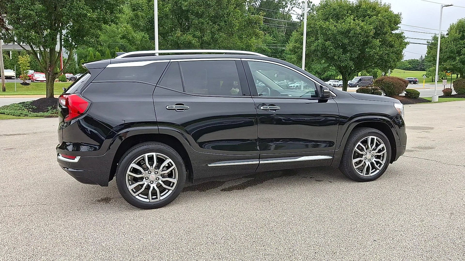 Certified 2023 GMC Terrain Denali w/ Denali Premium Package AWD/4WD image 9
