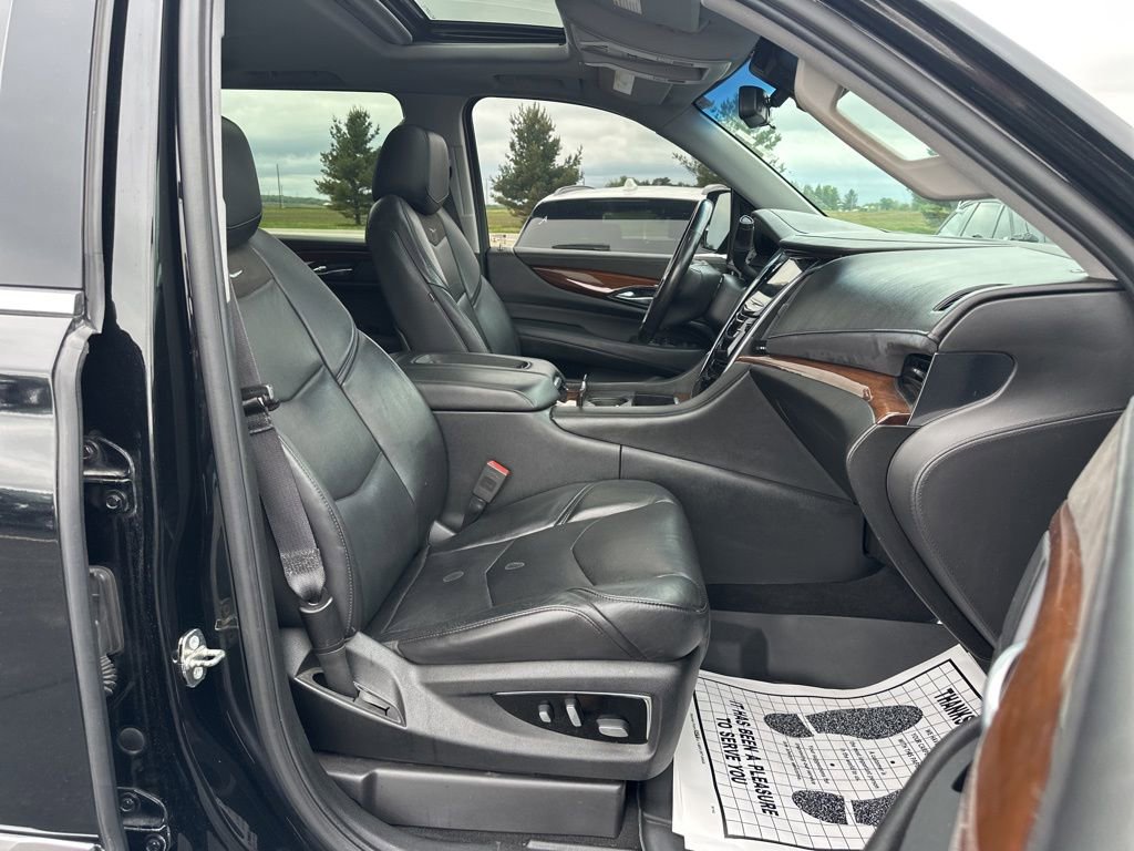 Used 2018 Cadillac Escalade ESV Luxury AWD/4WD image 25