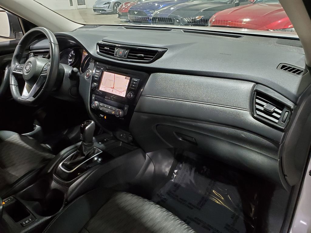 Used 2019 Nissan Rogue SV w/ Premium Package image 15