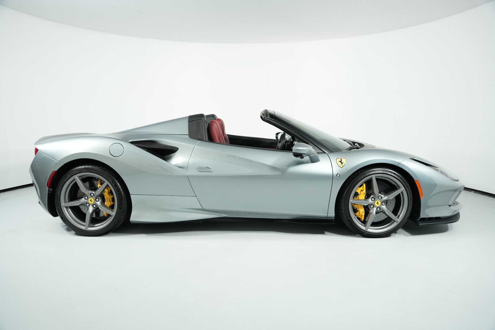 Used 2021 Ferrari F8 Spider RWD image 29