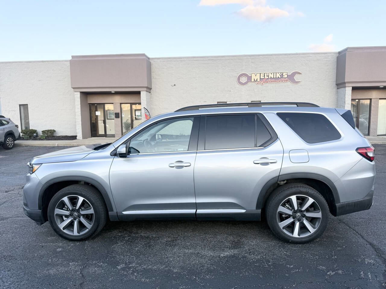 Used 2025 Honda Pilot Touring image 9