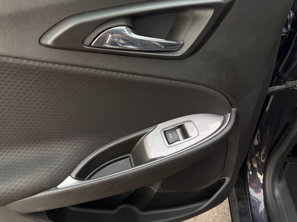 Used 2023 Chevrolet Malibu LT image 16