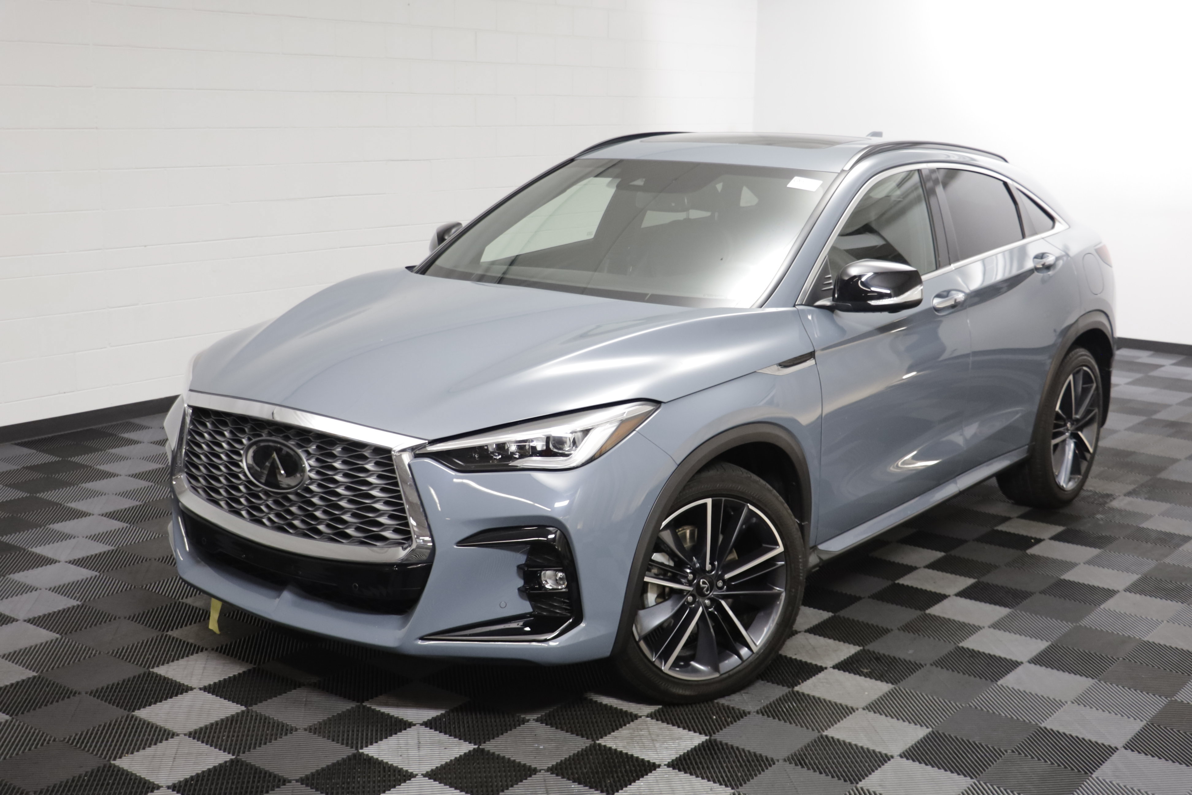 Used 2023 INFINITI QX55 Essential AWD/4WD image 2