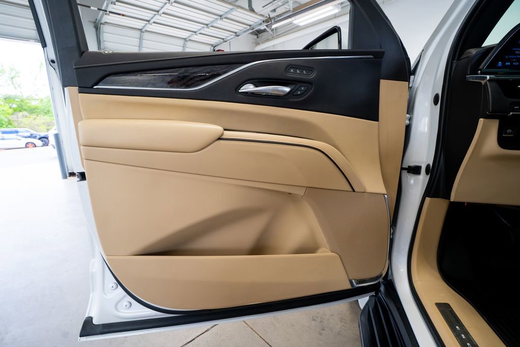 Used 2021 Cadillac Escalade Premium Luxury image 31