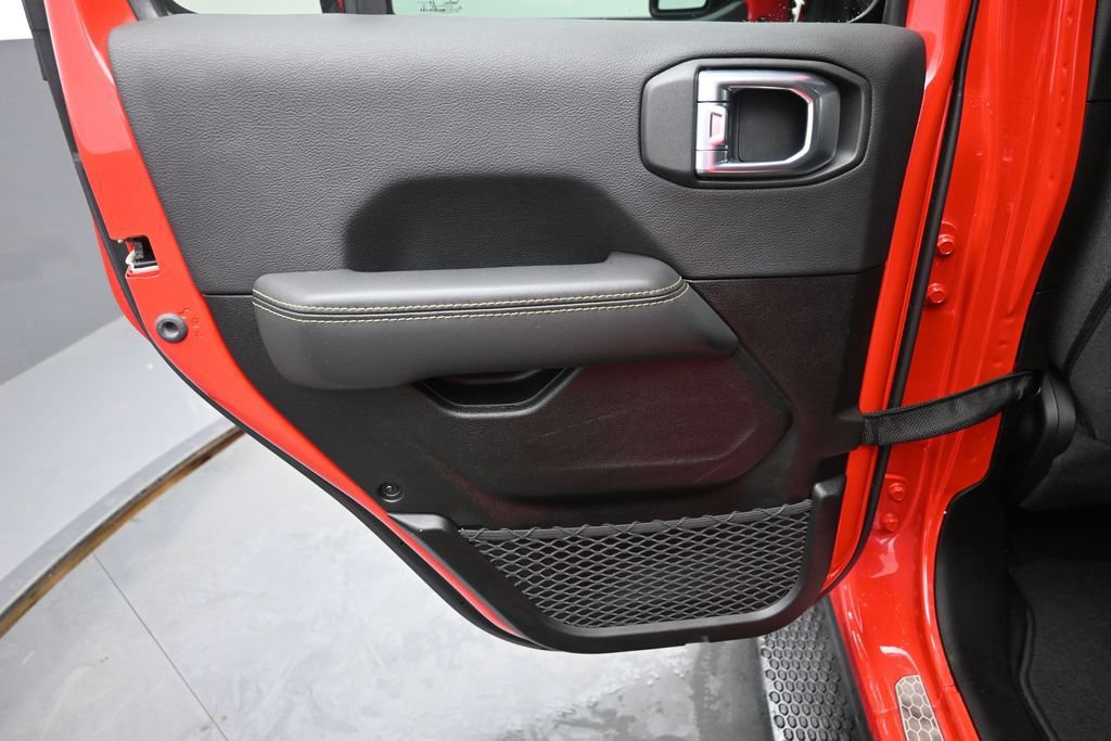Used 2024 Jeep Wrangler Unlimited Sahara w/ Technology Group AWD/4WD image 13