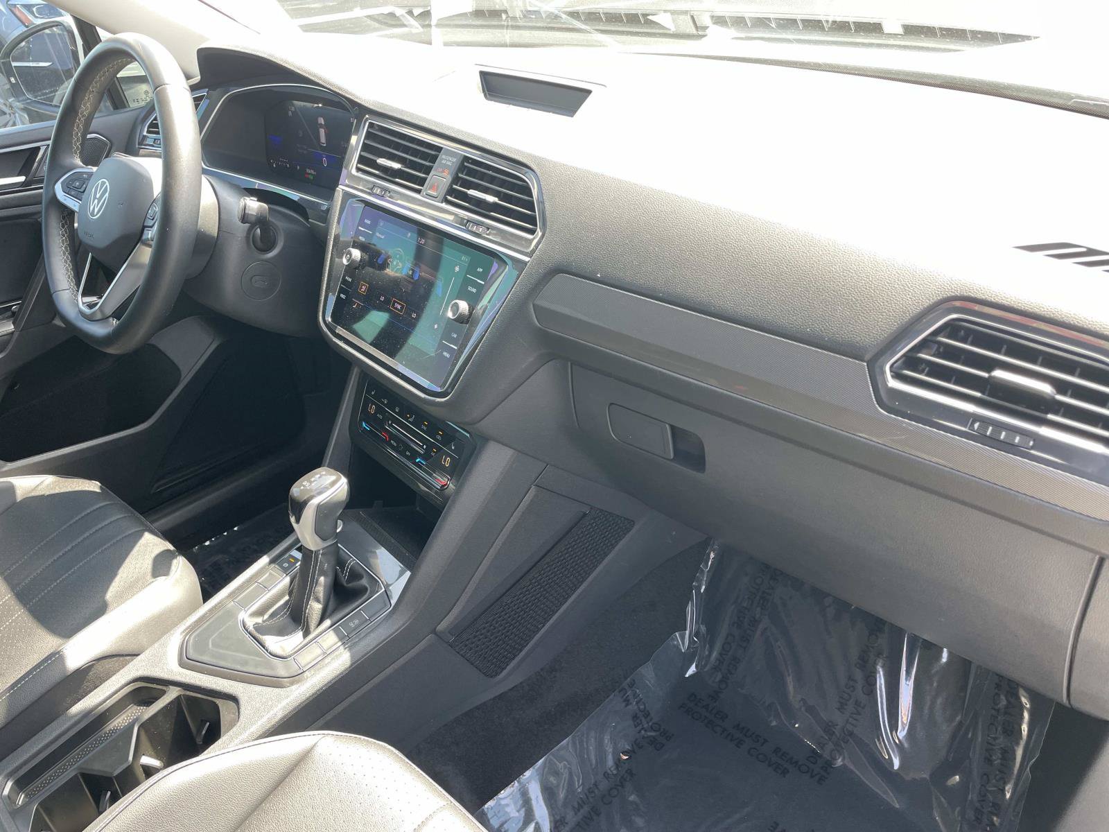 Certified 2023 Volkswagen Tiguan SE FWD image 29