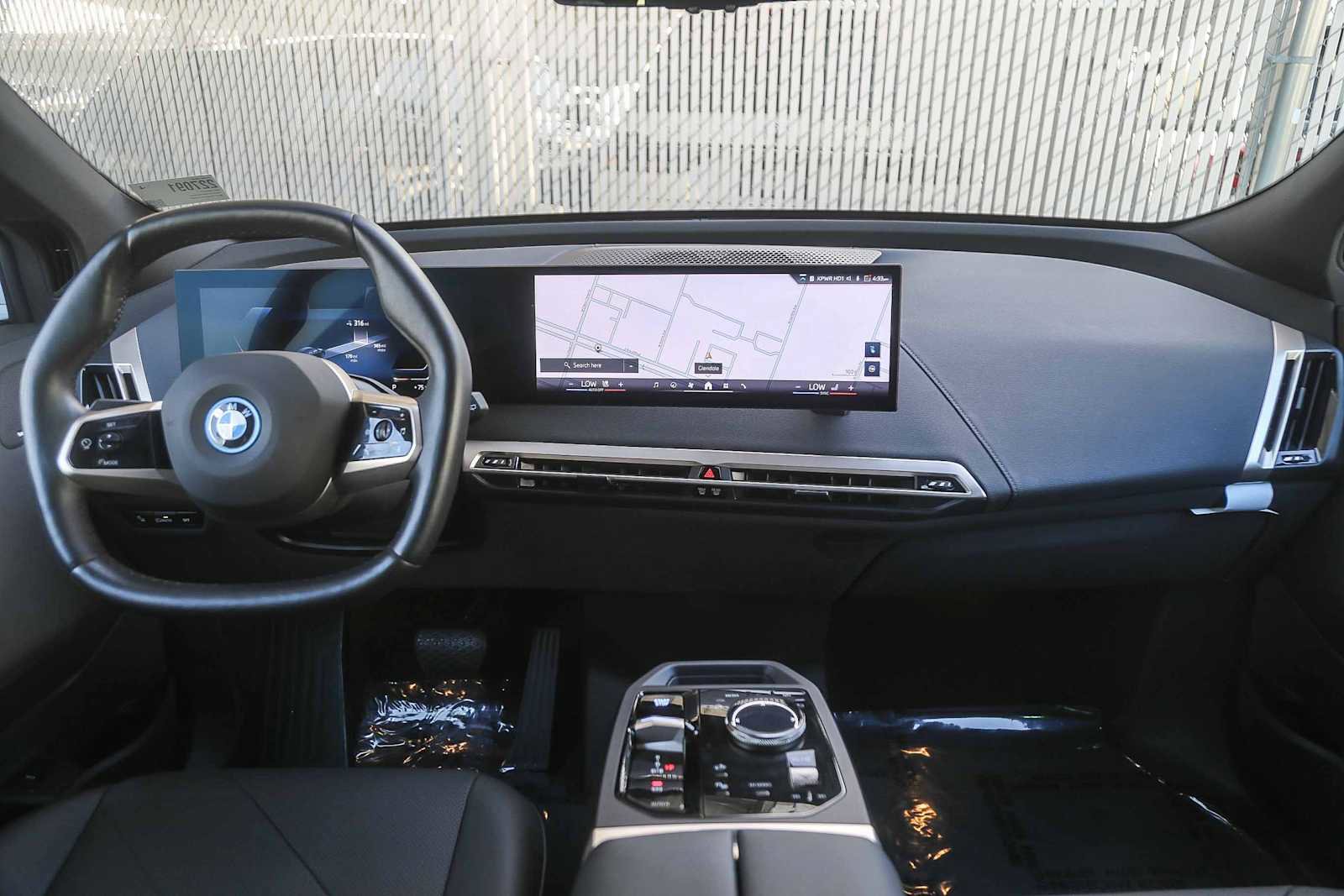 Used 2025 BMW iX xDrive50 w/ Sport Package image 9