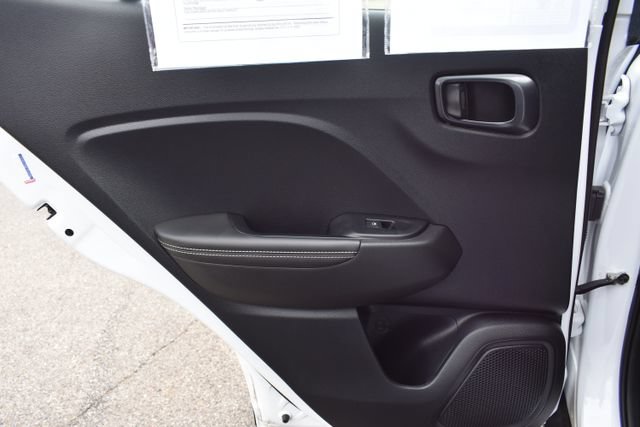 Used 2025 Hyundai Venue Limited FWD image 27