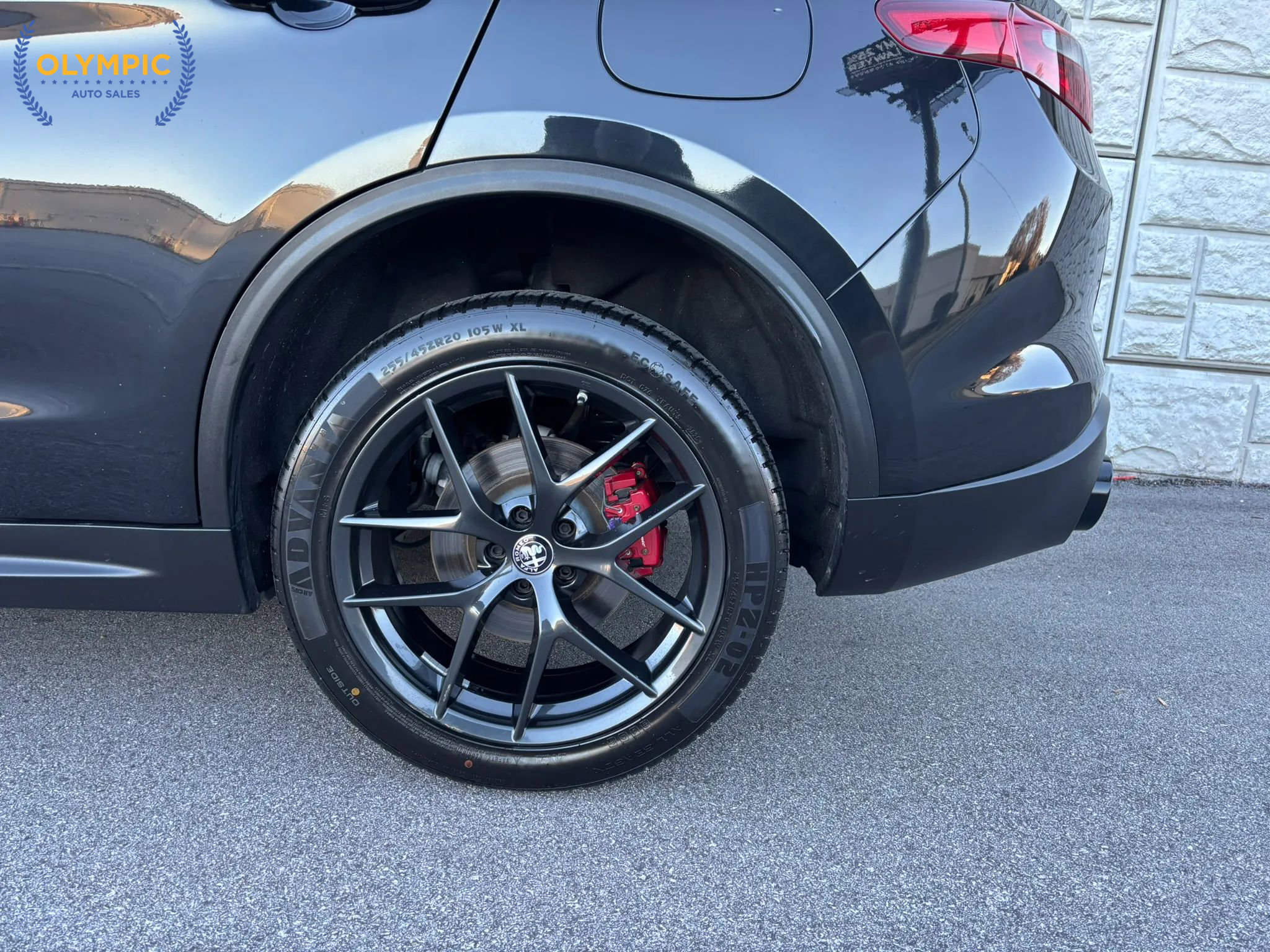 Used 2020 Alfa Romeo Stelvio w/ Nero Edizione image 10