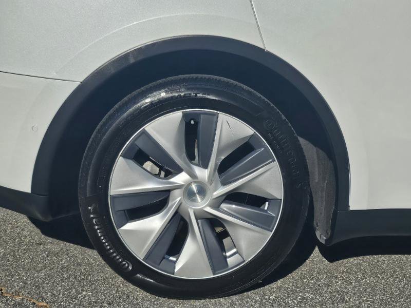 Used 2021 Tesla Model Y Long Range AWD/4WD image 16