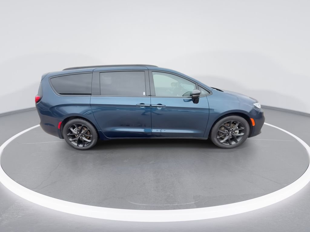 Used 2025 Chrysler Pacifica Limited FWD image 9