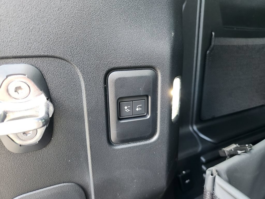 New 2026 Land Rover Defender 110 X-Dynamic SE AWD/4WD image 15
