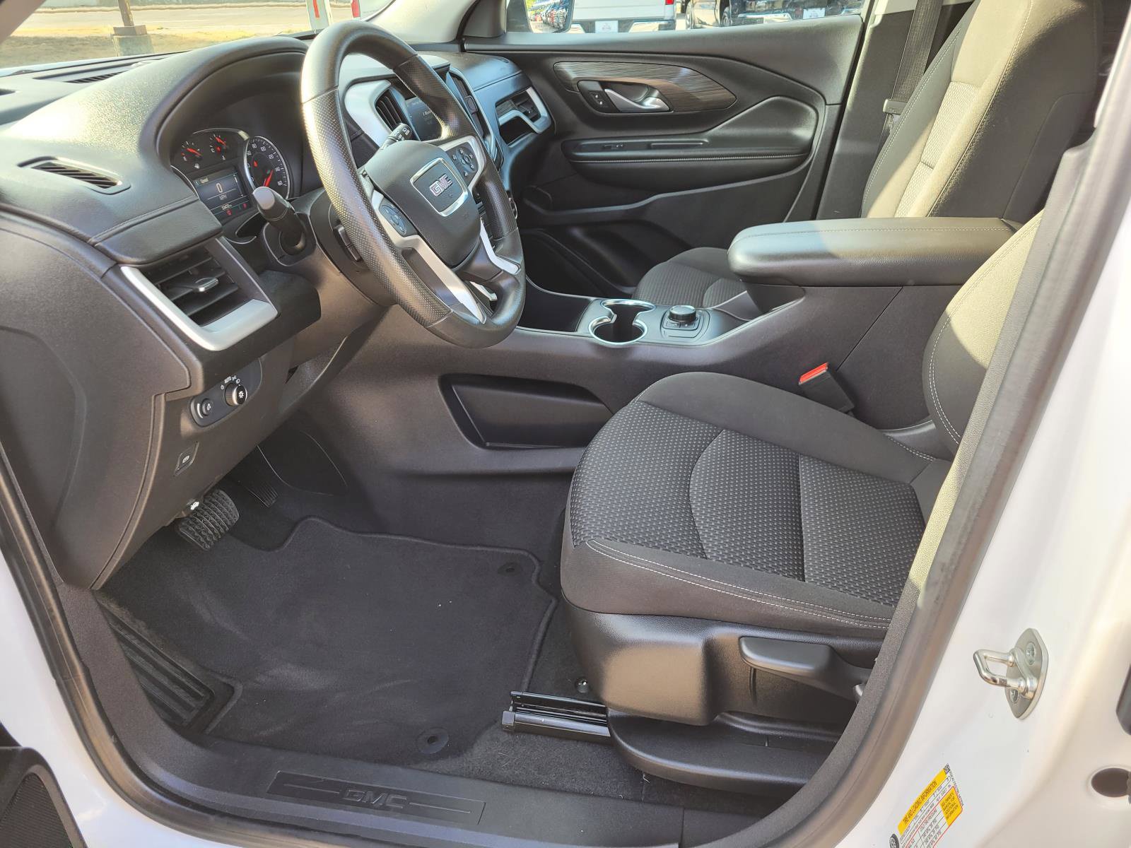 Used 2024 GMC Terrain SLE AWD/4WD image 2