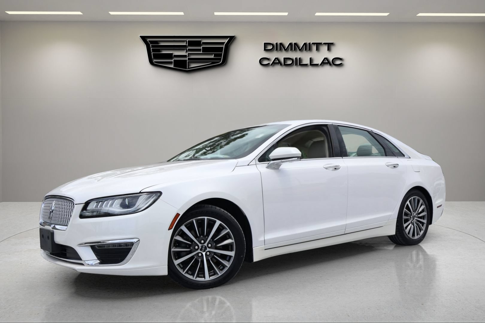 Used 2019 Lincoln MKZ Premiere FWD image 1