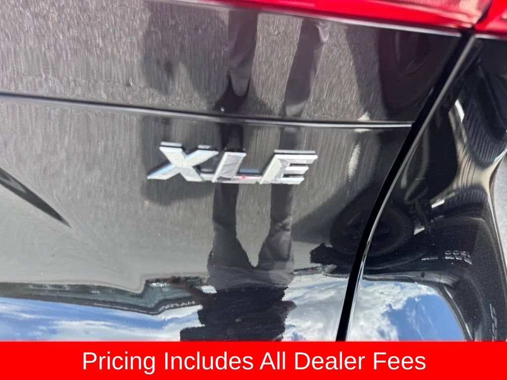 Used 2024 Toyota Venza XLE AWD/4WD image 4