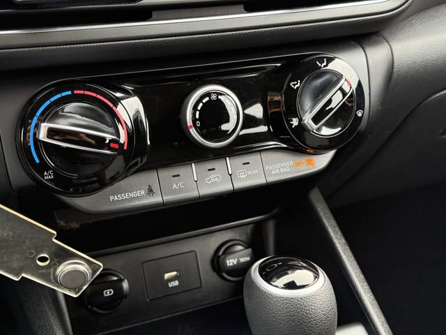 Used 2023 Hyundai Kona SE image 18