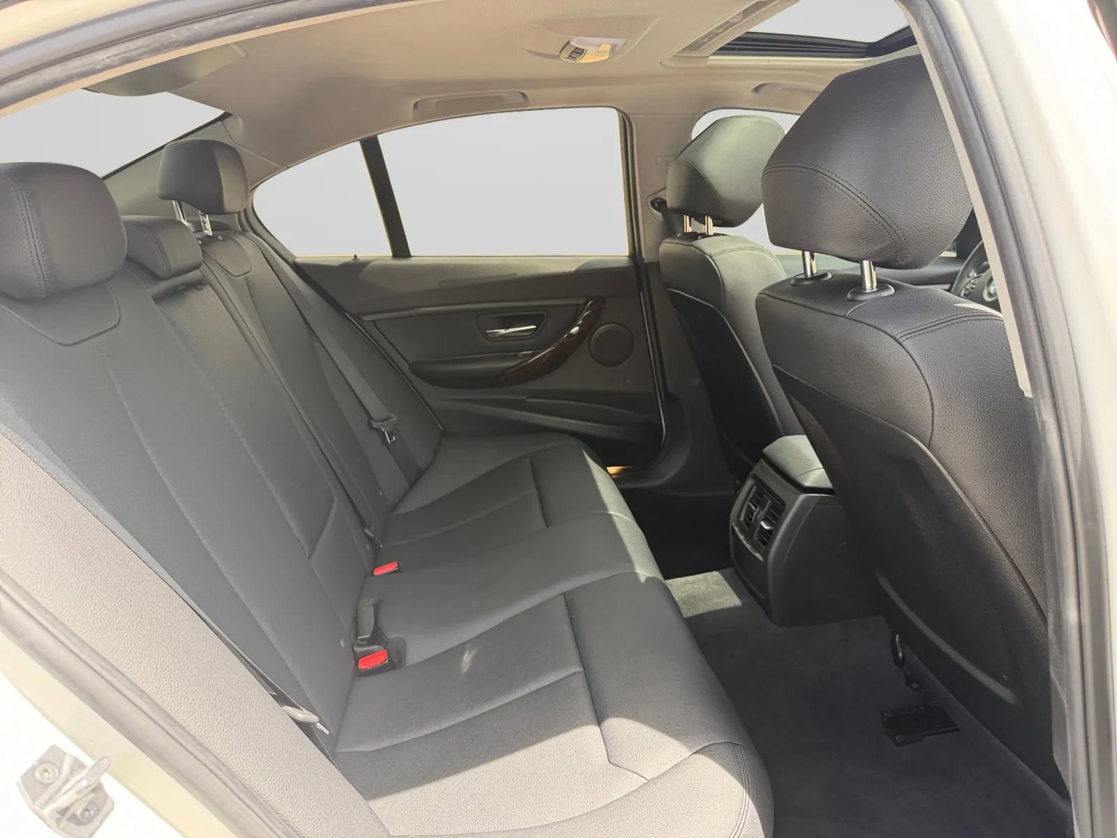 Used 2015 BMW 320i Sedan RWD image 32