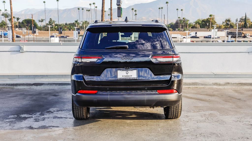 New 2025 Jeep Grand Cherokee L Altitude image 8