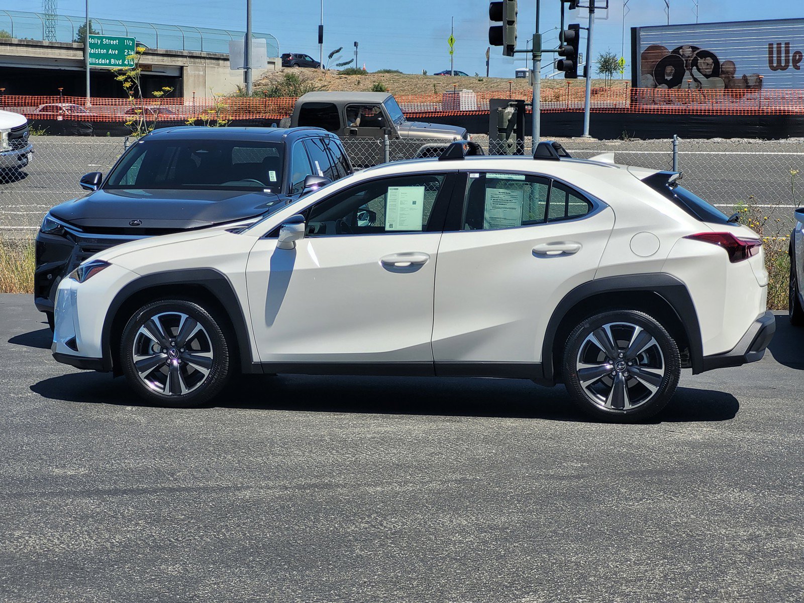 Certified 2025 Lexus UX 300h FWD w/ Accessory Package (Z2) image 7