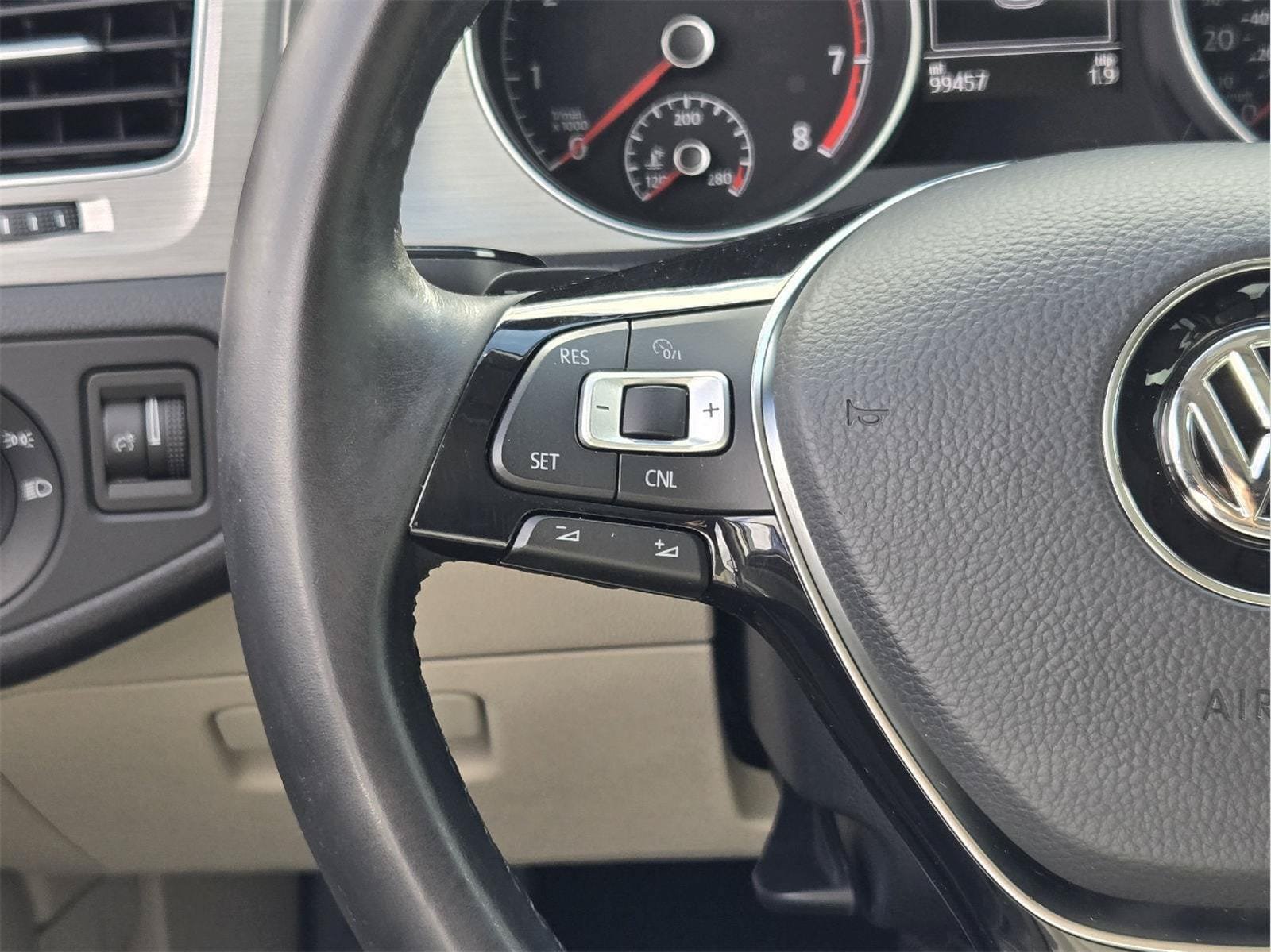 Used 2017 Volkswagen Golf SE FWD image 27