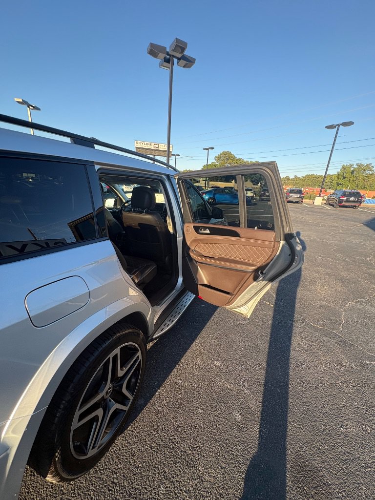 Used 2017 Mercedes-Benz GLS 550 4MATIC image 31
