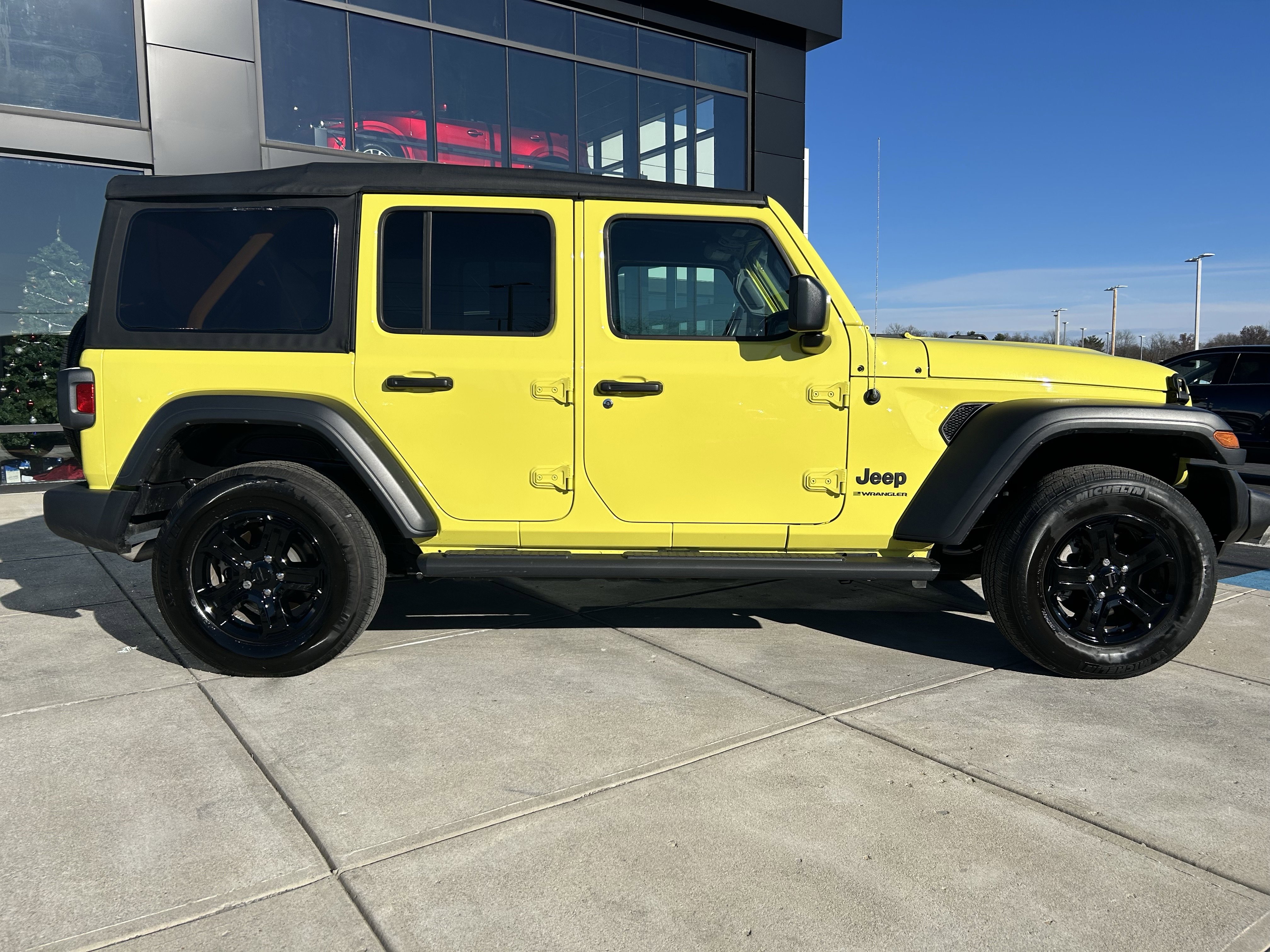 Used 2023 Jeep Wrangler Sport S image 8