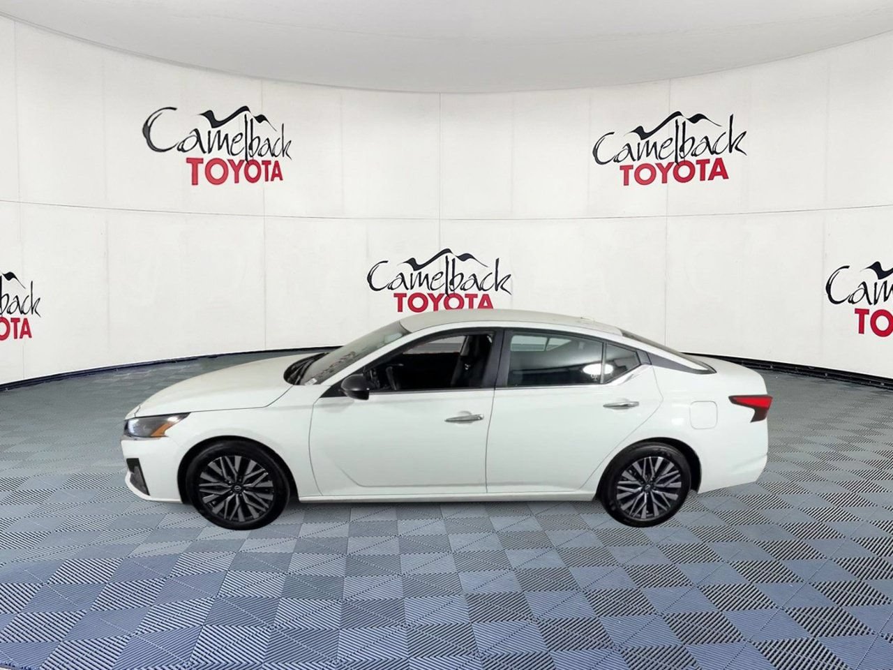 Used 2025 Nissan Altima 2.5 SV FWD image 8