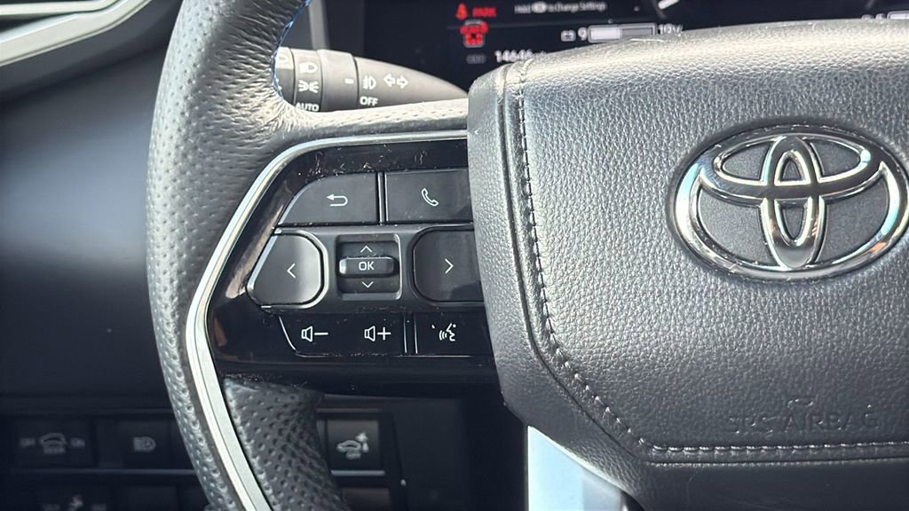 Used 2024 Toyota Sequoia Platinum AWD/4WD image 23