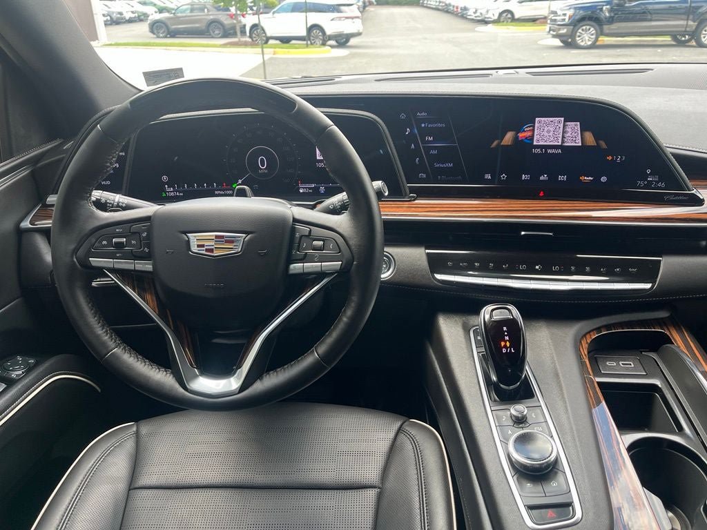 Used 2024 Cadillac Escalade Premium Luxury AWD/4WD image 18