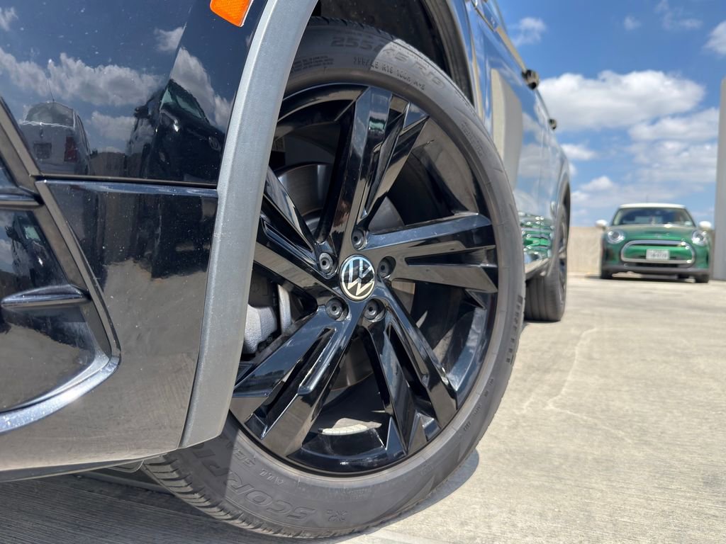 Used 2023 Volkswagen Tiguan SE R-Line image 3