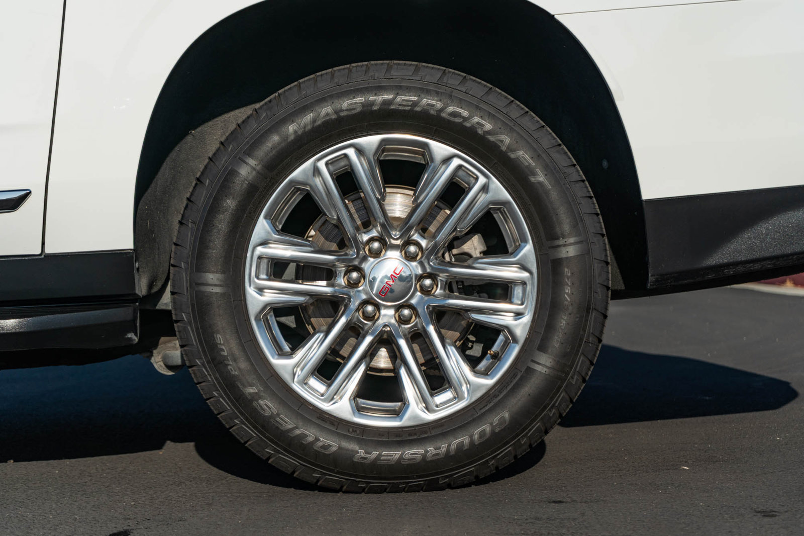 Used 2023 GMC Yukon XL SLT w/ SLT Premium Package RWD image 6